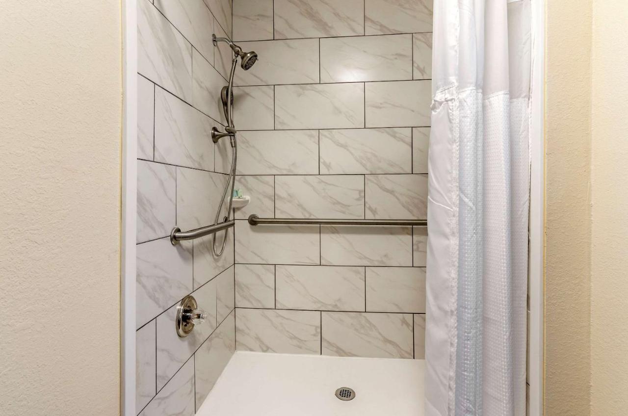 Quality Inn Verona - Staunton North Экстерьер фото